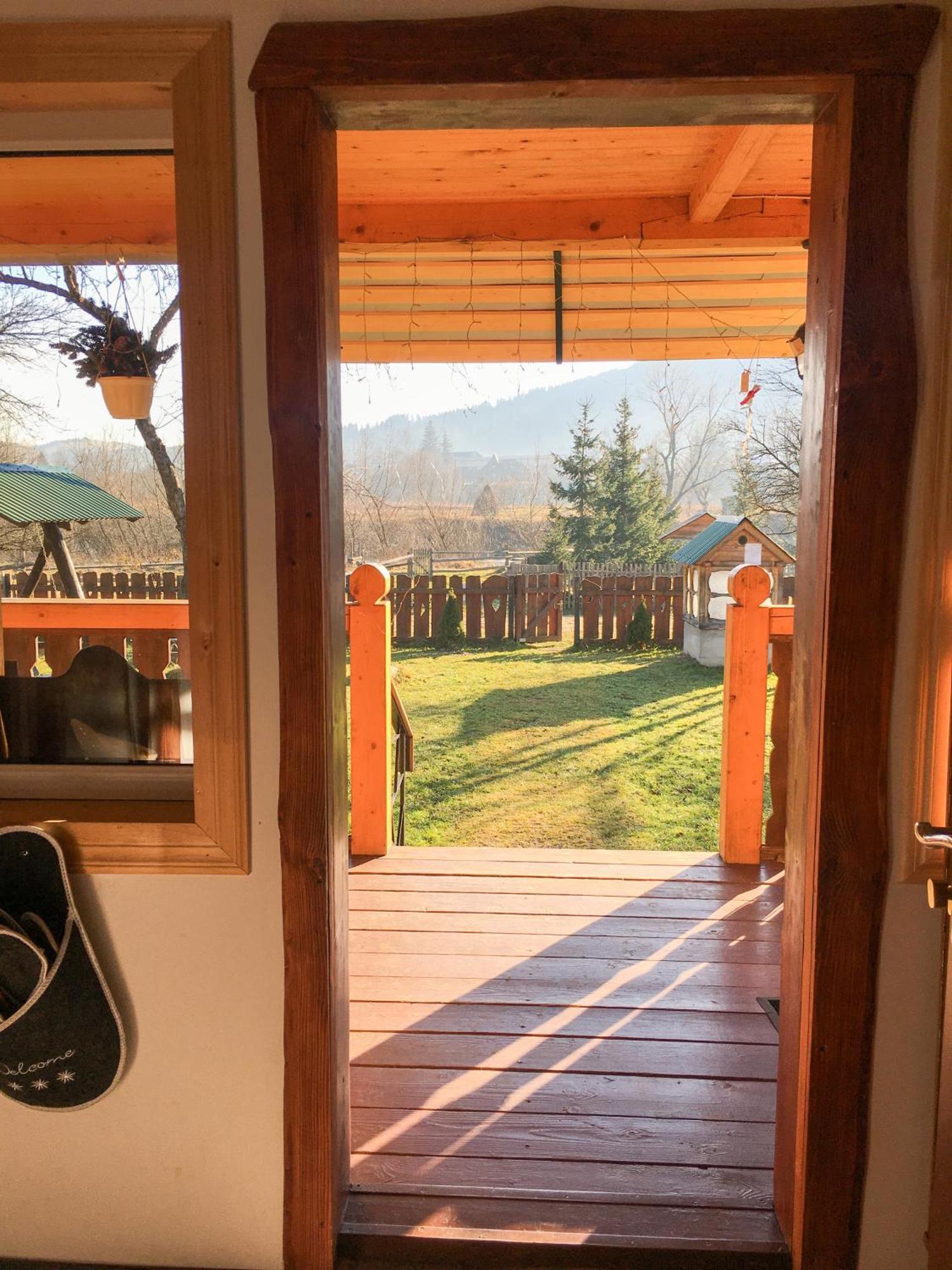 Котедж Шум Черемоша На Березі Річки Verkhovyna Exterior foto
