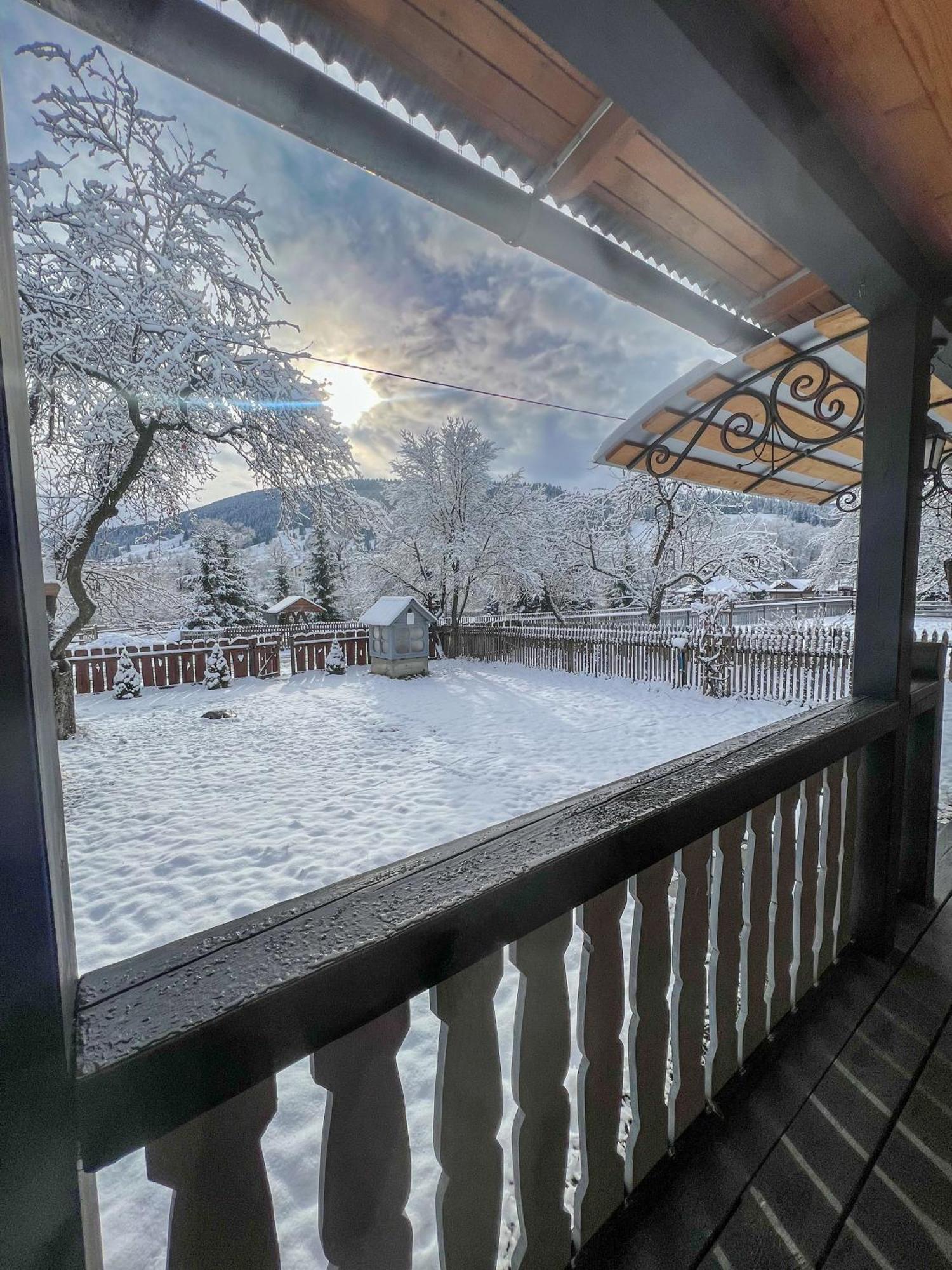 Котедж Шум Черемоша На Березі Річки Verkhovyna Exterior foto